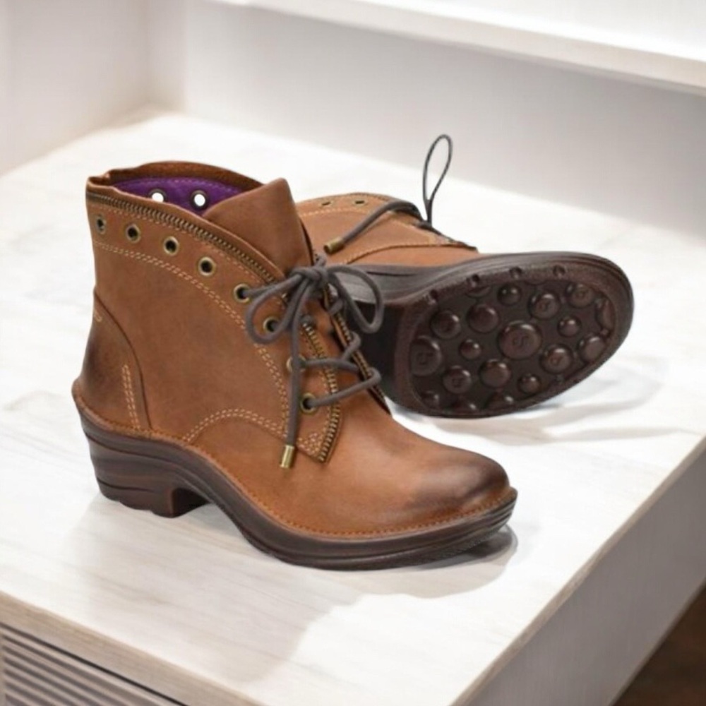 Bionica Brown Lace-Up Women's Boots - Picture 2 of 9
